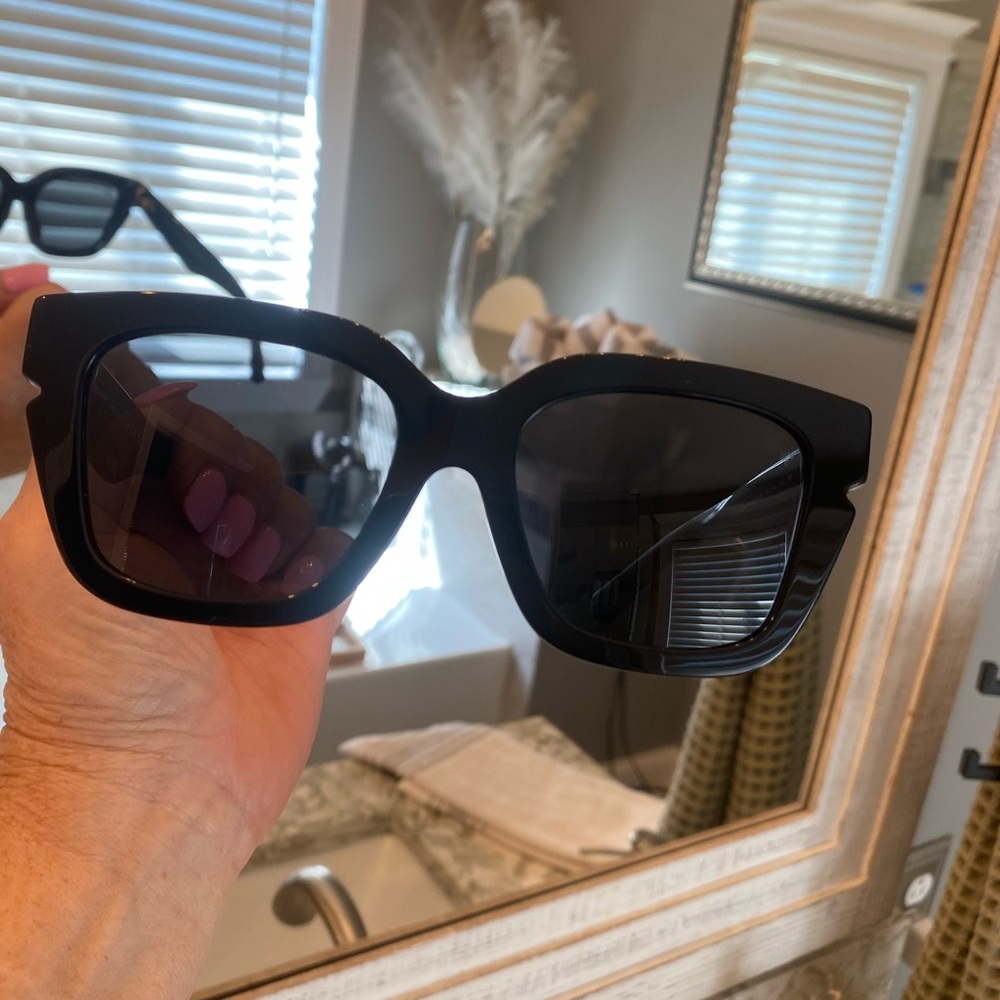 NEW, BURBERRY BLACK SQUARE SUNGLASSES! ABSOLUTELY GORGEOUS ! 🕶️🕶️🌻🌻 - Picture 8 of 15